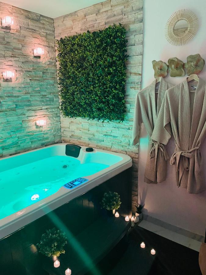 By Neptune - Appartement Rustique Jacuzzi Bondy Eksteriør billede
